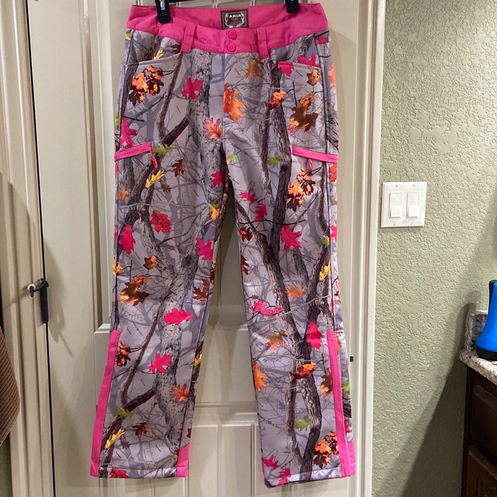 “””Price Firm”””” Perfect Gift!  Women’s Hunting Pants By Ariat Brand.  NWT!
